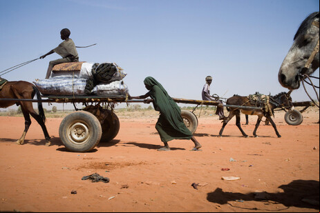 Refugiados sudaneses na fronteira do país com o Chade