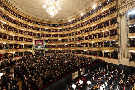 Público lota Teatro alla Scala durante inauguração de temporada lírica