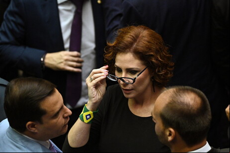Carla Zambelli está foragida na Itália há mais de uma semana