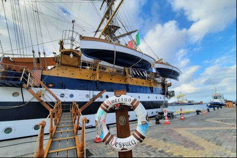 Veleiro Amerigo Vespucci chega a Alexandria