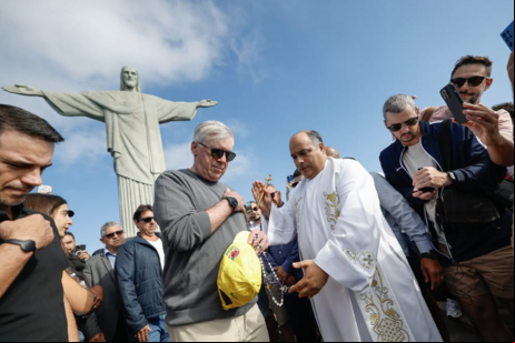 Carlo Ancelotti visita Cristo Redentor com comissão técnica