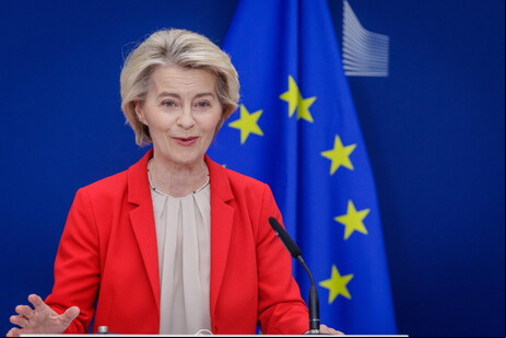 Ursula Von der Leyen durante o anúncio das novas sanções contra a Rússia