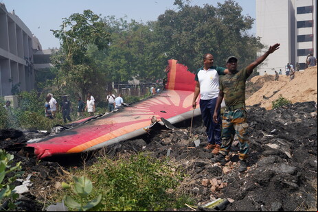 Destroços de aeronave da Air India em Ahmedabad