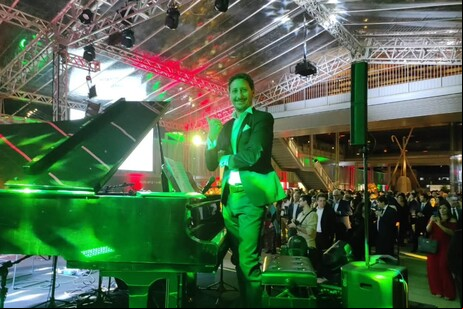 Andrea Pagani durante apresentação na 79ª Festa da República Italiana, em São Paulo