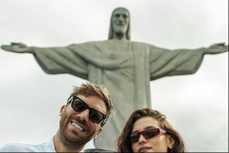 Gaia e apresentador de 'CQC' da Itália no Cristo Redentor