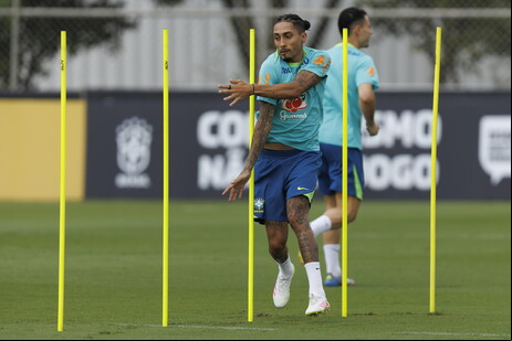 Raphinha é aposta de Ancelotti em duelo contra Paraguai