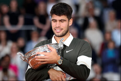 Alcaraz bate Sinner na final de Roland Garros
