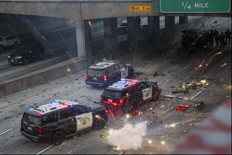 Republicano também chamou os participantes do ato em Los Angeles de 'agitadores profissionais'