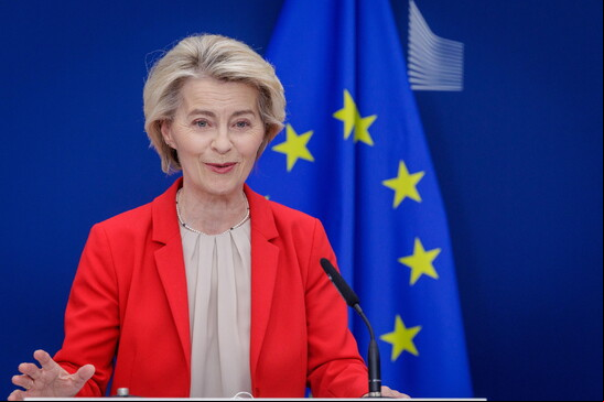 Ursula Von der Leyen durante o anúncio das novas sanções contra a Rússia