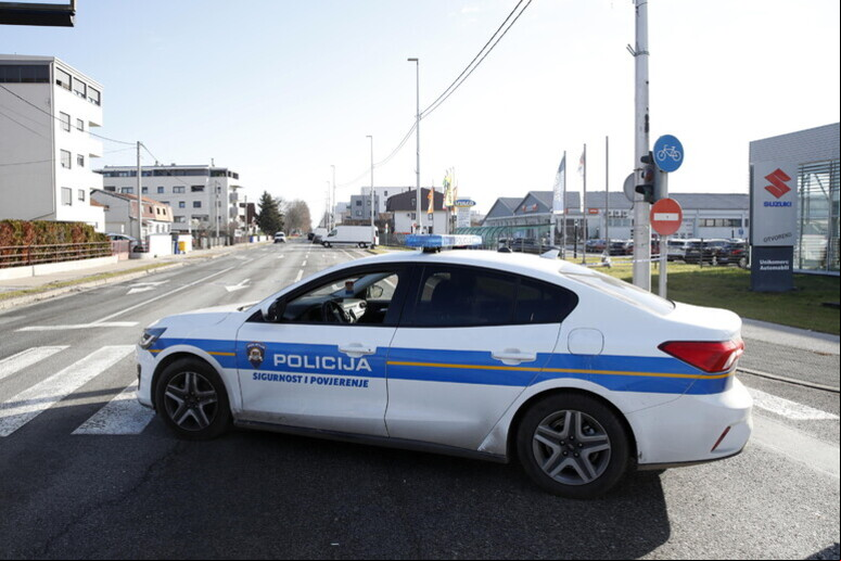 Segundo polícia croata, agressor tem 19 anos © ANSA/Ansa/EPA