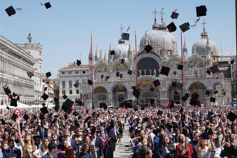 Cerimônia de colação de grau da Universidade Ca 'Foscari de Veneza - TODOS OS DIREITOS RESERVADOS