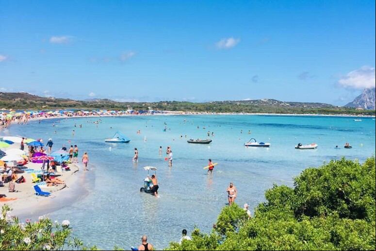Praia de Lu Impostu, em San Teodoro, na Sardenha, ganhou bandeira azul em 2025 - TODOS OS DIREITOS RESERVADOS